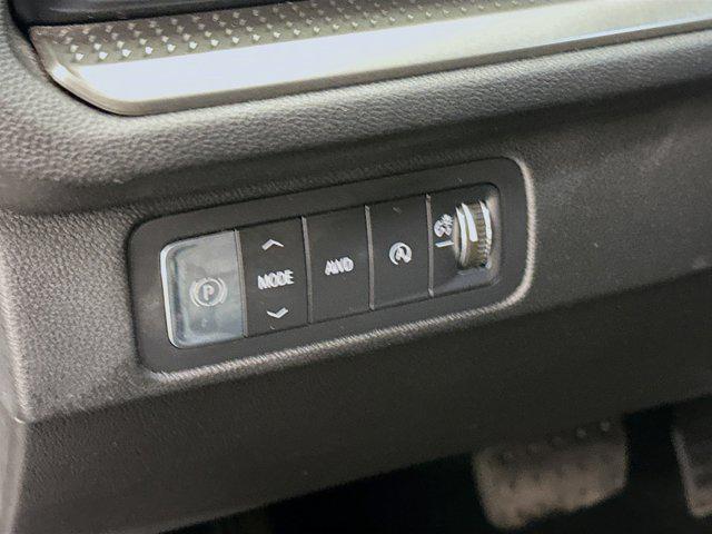 used 2025 Chevrolet Traverse car, priced at $35,997