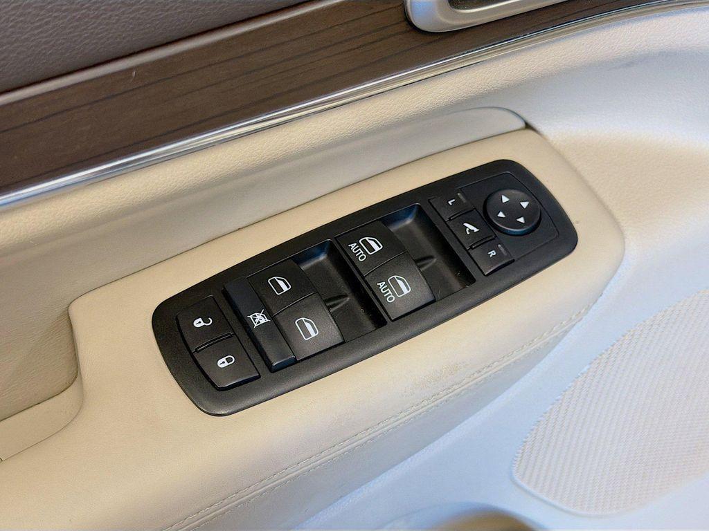 used 2014 Jeep Grand Cherokee car, priced at $11,996