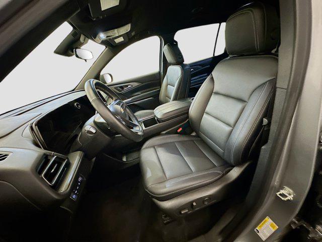 used 2025 Chevrolet Traverse car, priced at $34,997