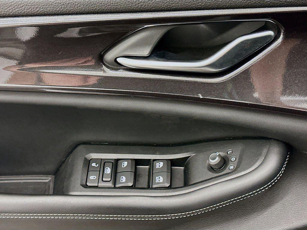 used 2023 Jeep Grand Cherokee car, priced at $28,997