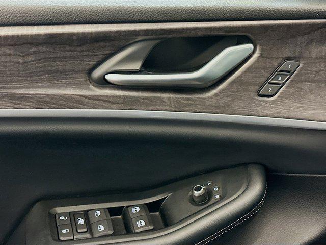 used 2024 Jeep Grand Cherokee L car, priced at $28,987