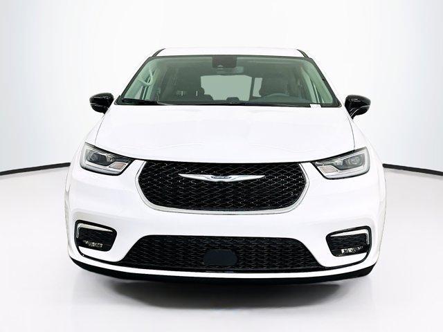 used 2024 Chrysler Pacifica car, priced at $26,996