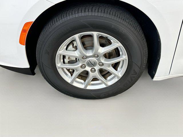 used 2024 Chrysler Pacifica car, priced at $26,996