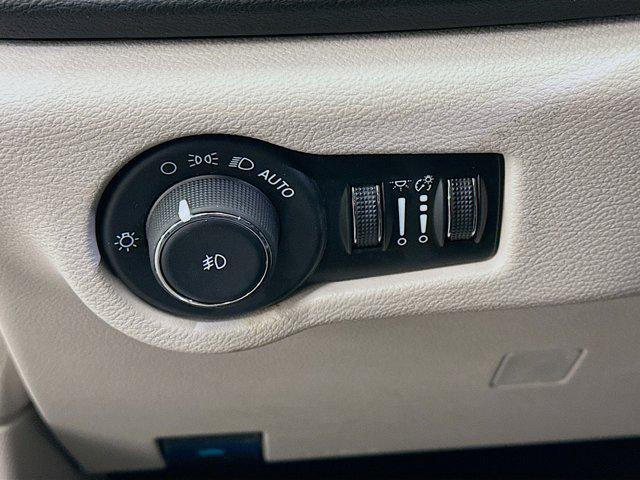 used 2024 Chrysler Pacifica car, priced at $26,996