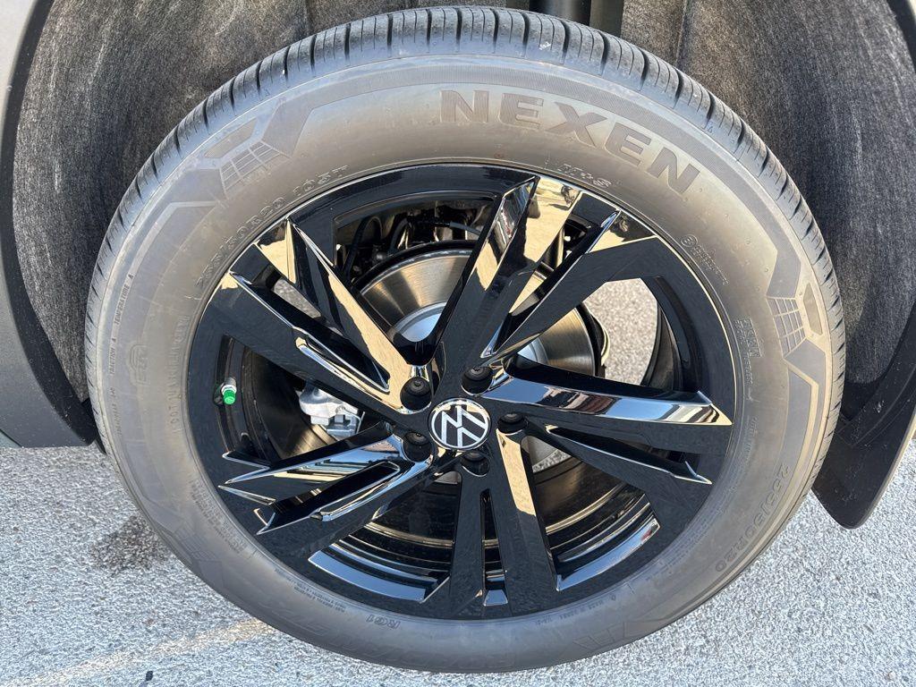 new 2026 Volkswagen Atlas Cross Sport car, priced at $53,625