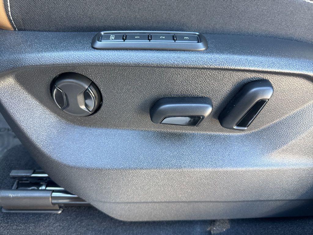 new 2026 Volkswagen Atlas Cross Sport car, priced at $53,625