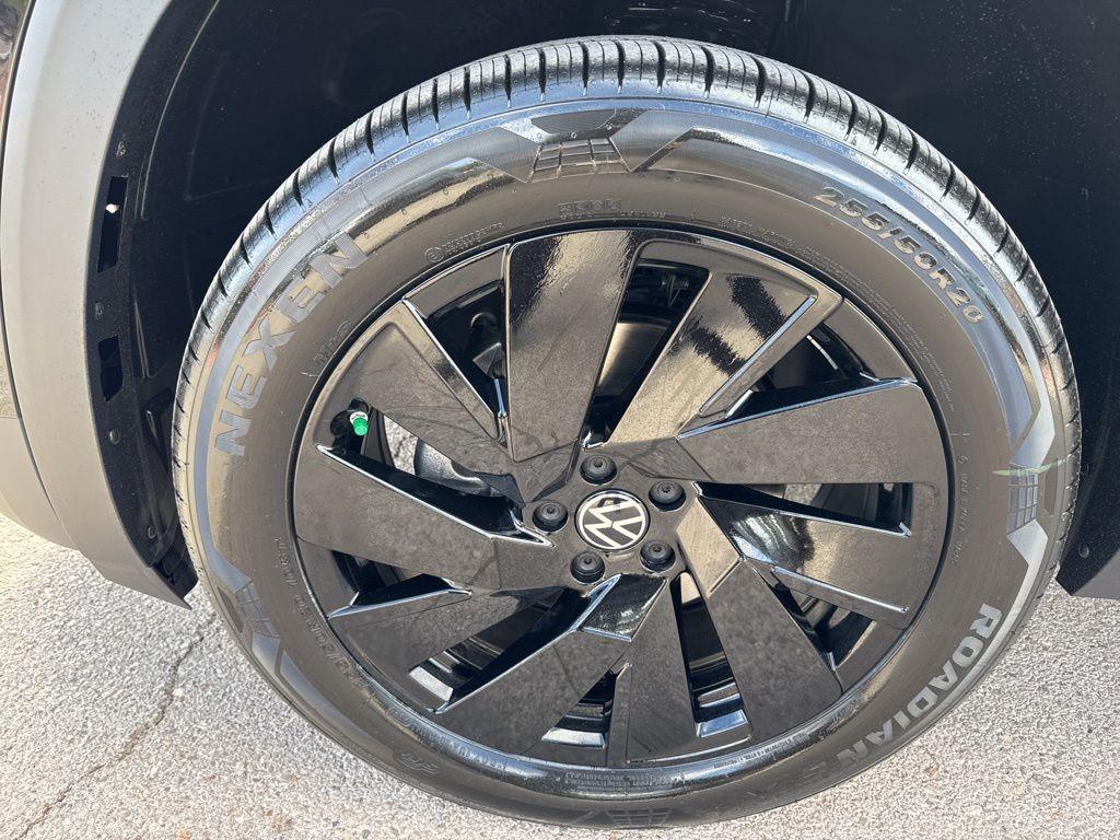 new 2026 Volkswagen Atlas car, priced at $48,726