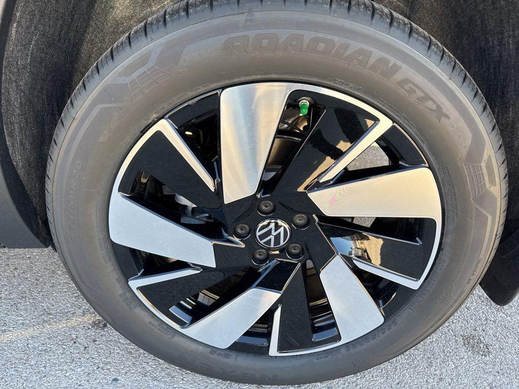 new 2026 Volkswagen Atlas Cross Sport car, priced at $46,476