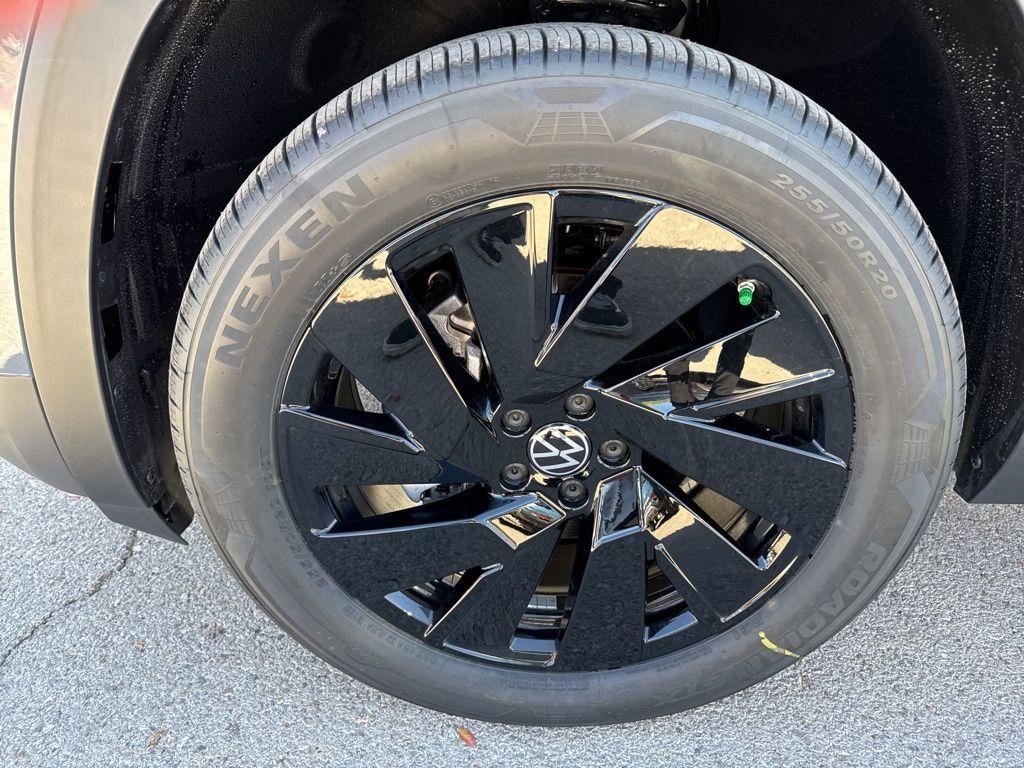 new 2026 Volkswagen Atlas car, priced at $48,486