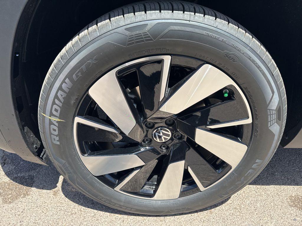 new 2026 Volkswagen Atlas Cross Sport car, priced at $46,706