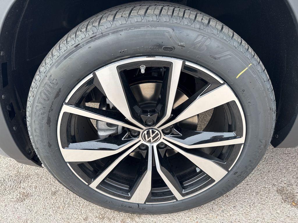 new 2026 Volkswagen Atlas Cross Sport car, priced at $57,134