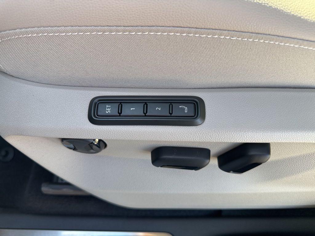 new 2026 Volkswagen Atlas car, priced at $58,051