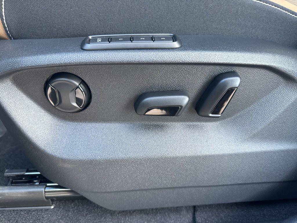 new 2026 Volkswagen Atlas Cross Sport car, priced at $51,178