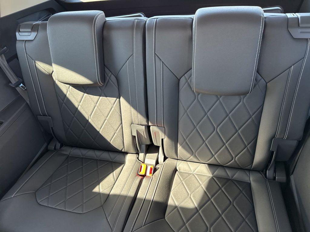 new 2026 Volkswagen Atlas car, priced at $57,656