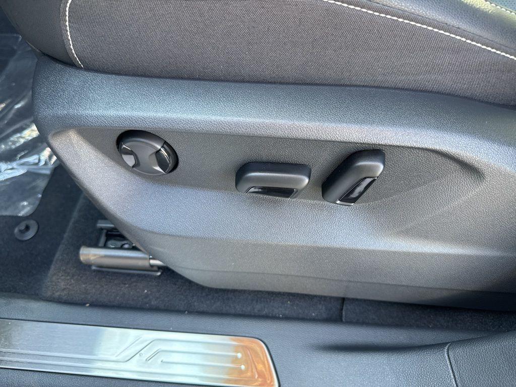 new 2026 Volkswagen Atlas car, priced at $48,486