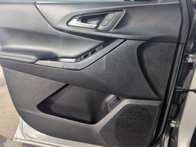 used 2025 Chevrolet Equinox car, priced at $25,400