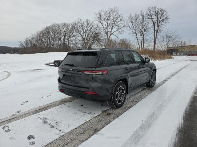 used 2022 Jeep Grand Cherokee car, priced at $28,000