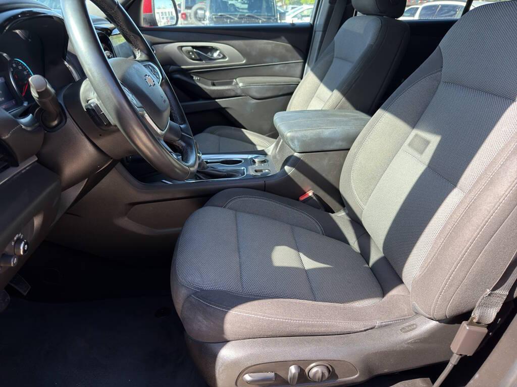 used 2023 Chevrolet Traverse car, priced at $28,988