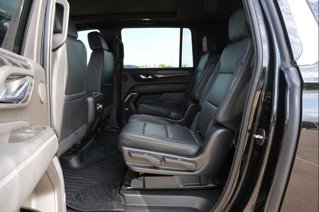 used 2022 GMC Yukon XL car, priced at $43,977