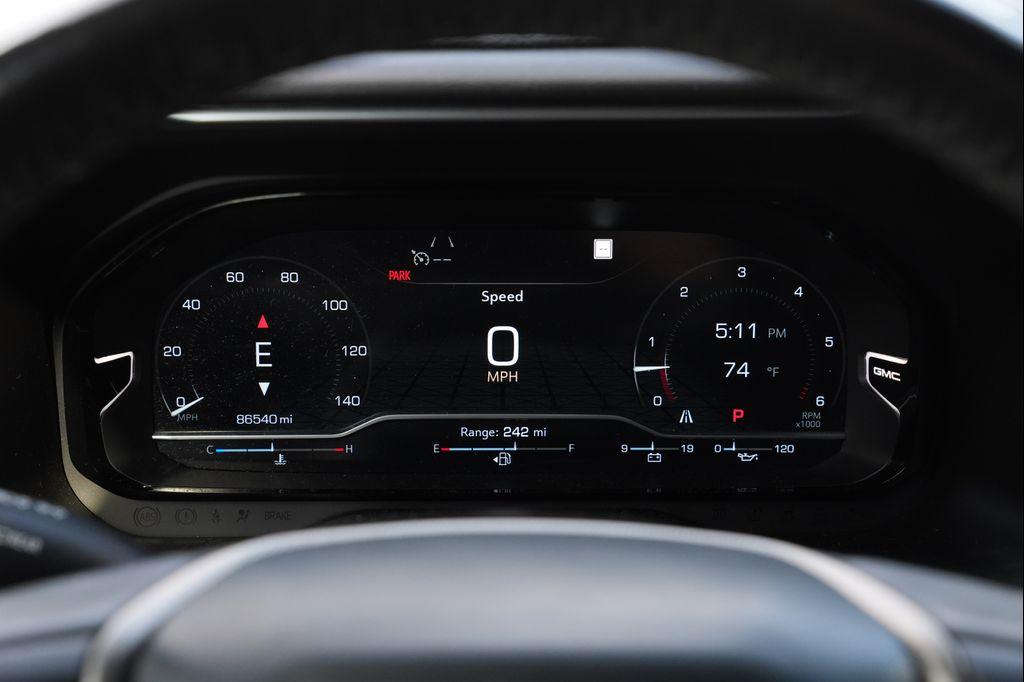 used 2022 GMC Yukon XL car, priced at $43,977