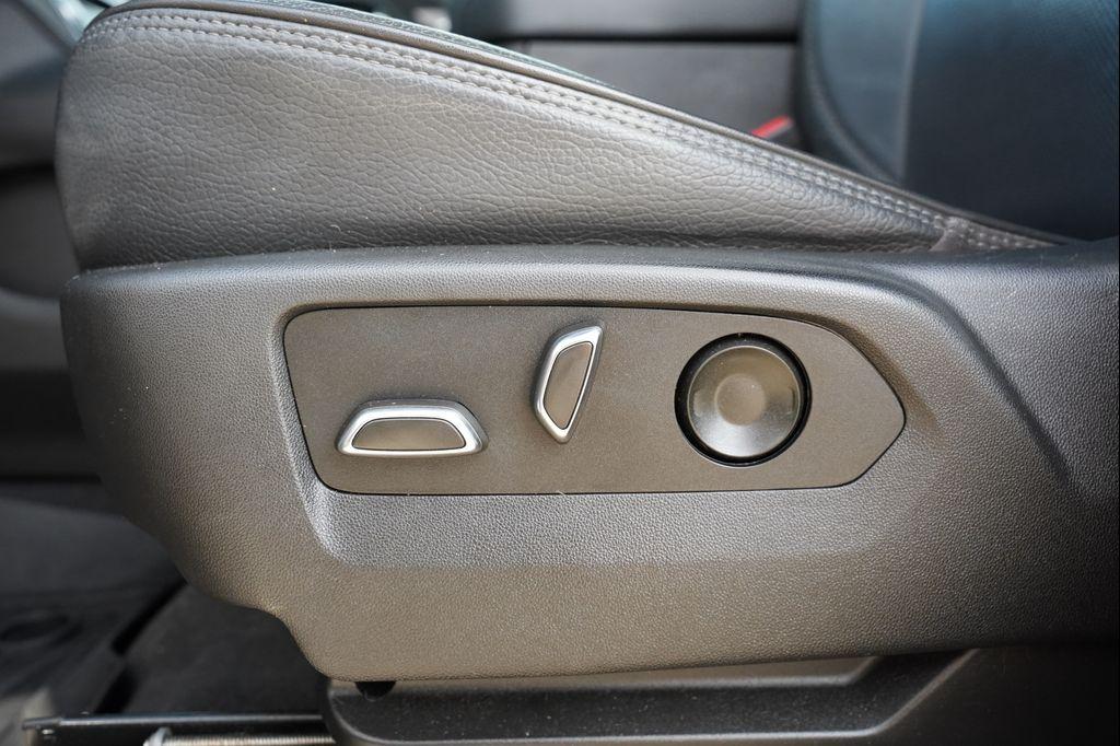 used 2022 GMC Yukon XL car, priced at $43,977