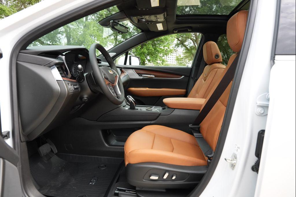 new 2026 Cadillac XT5 car, priced at $60,219