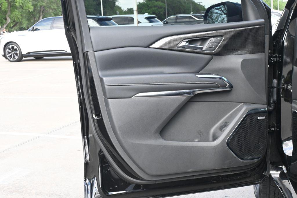 used 2025 Chevrolet Traverse car, priced at $48,977