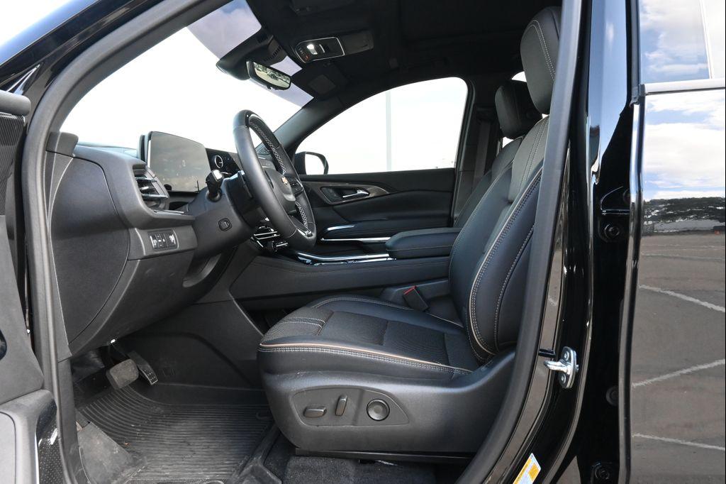 used 2025 Chevrolet Traverse car, priced at $48,977