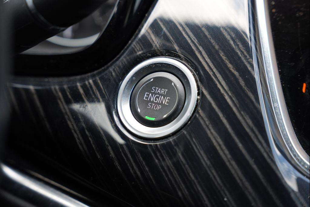 used 2024 Cadillac XT6 car, priced at $40,977