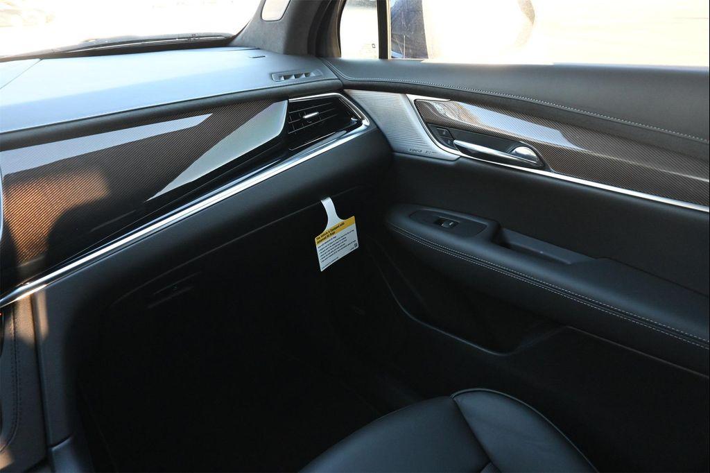 new 2025 Cadillac XT6 car, priced at $63,215