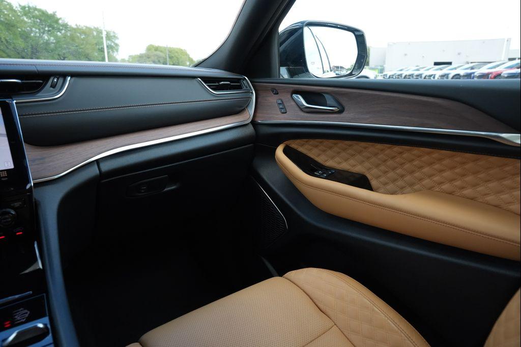 used 2025 Jeep Grand Cherokee car, priced at $51,977