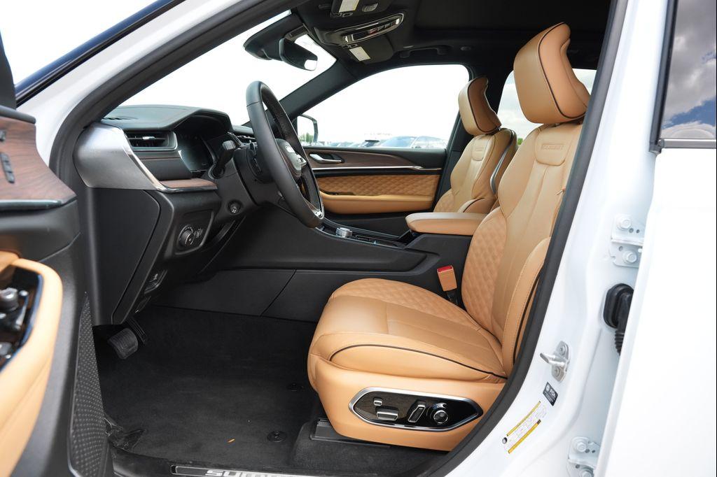 used 2025 Jeep Grand Cherokee car, priced at $51,977