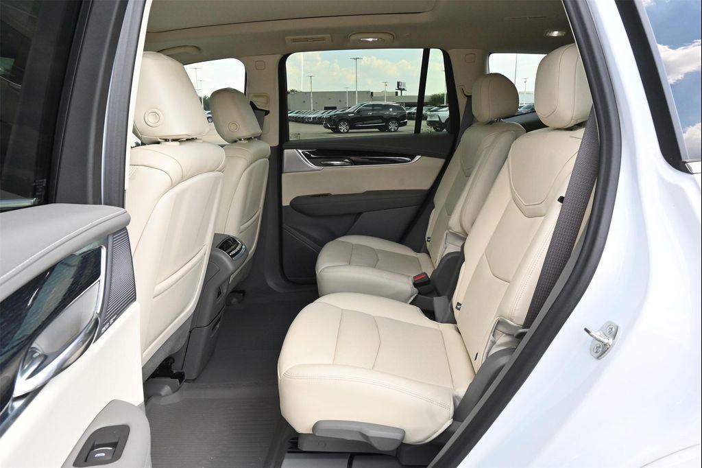 new 2025 Cadillac XT6 car, priced at $55,415