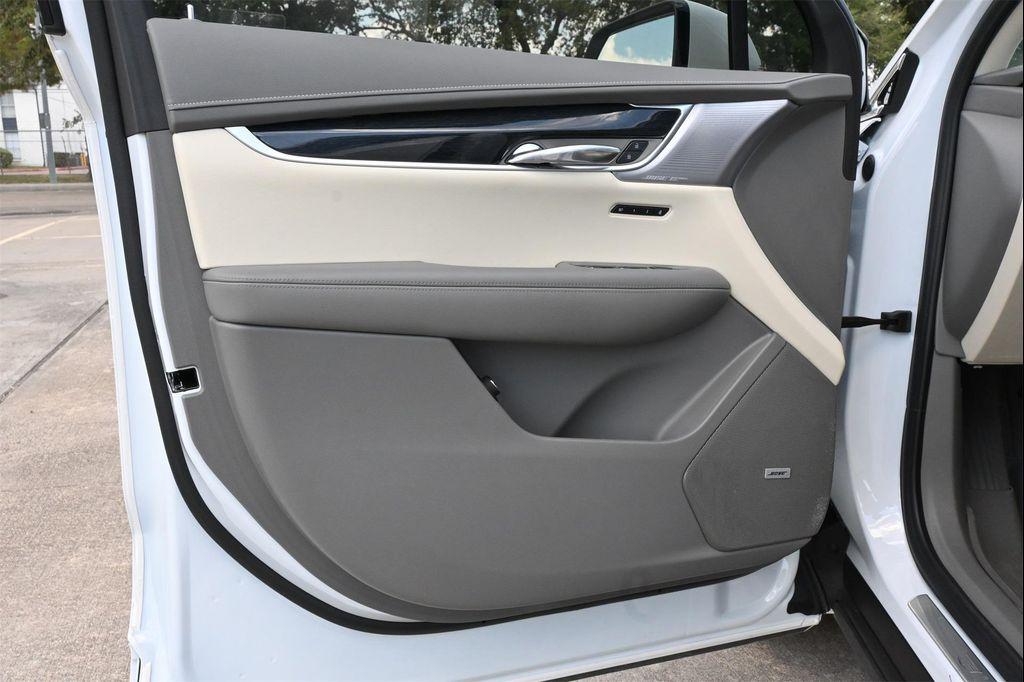 new 2025 Cadillac XT6 car, priced at $55,415