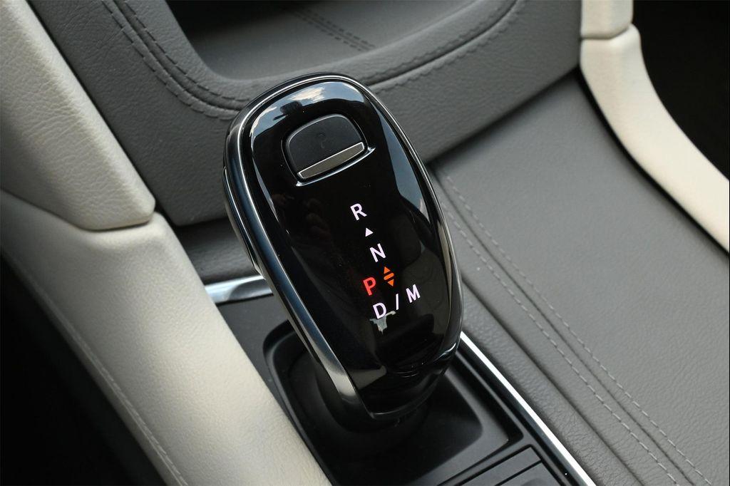 new 2025 Cadillac XT6 car, priced at $55,415