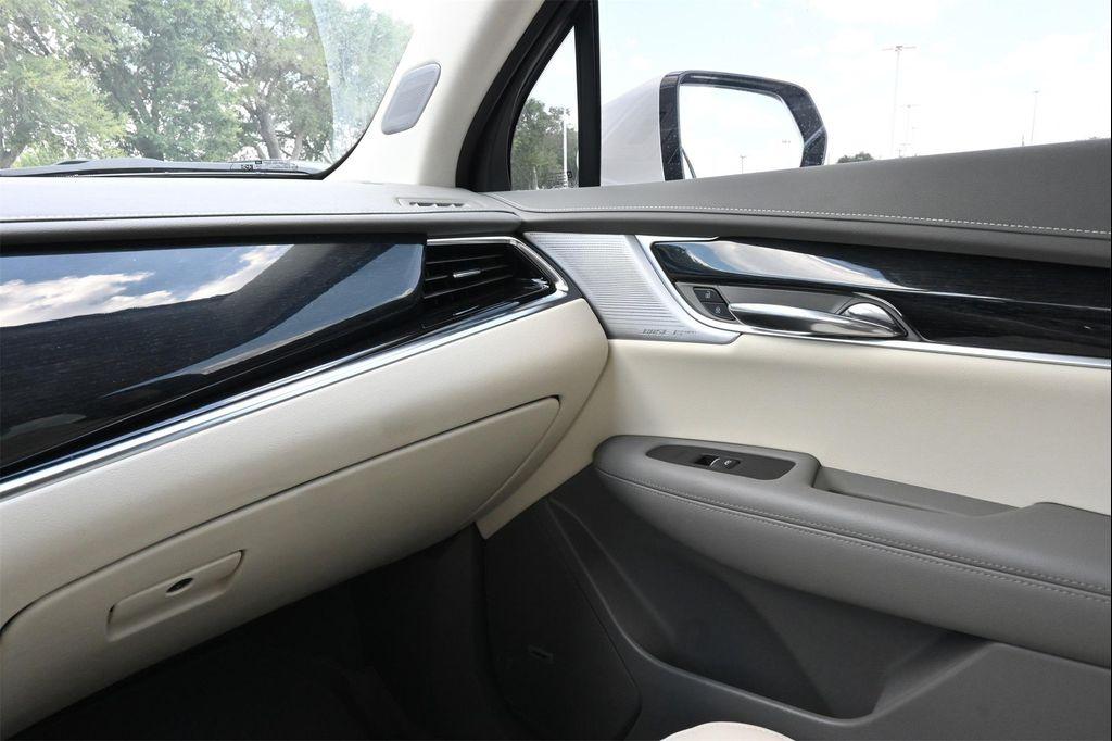 new 2025 Cadillac XT6 car, priced at $55,415