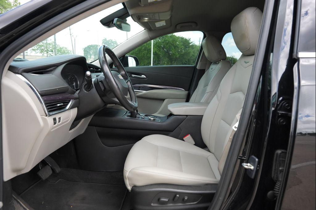 used 2023 Cadillac XT4 car, priced at $25,977