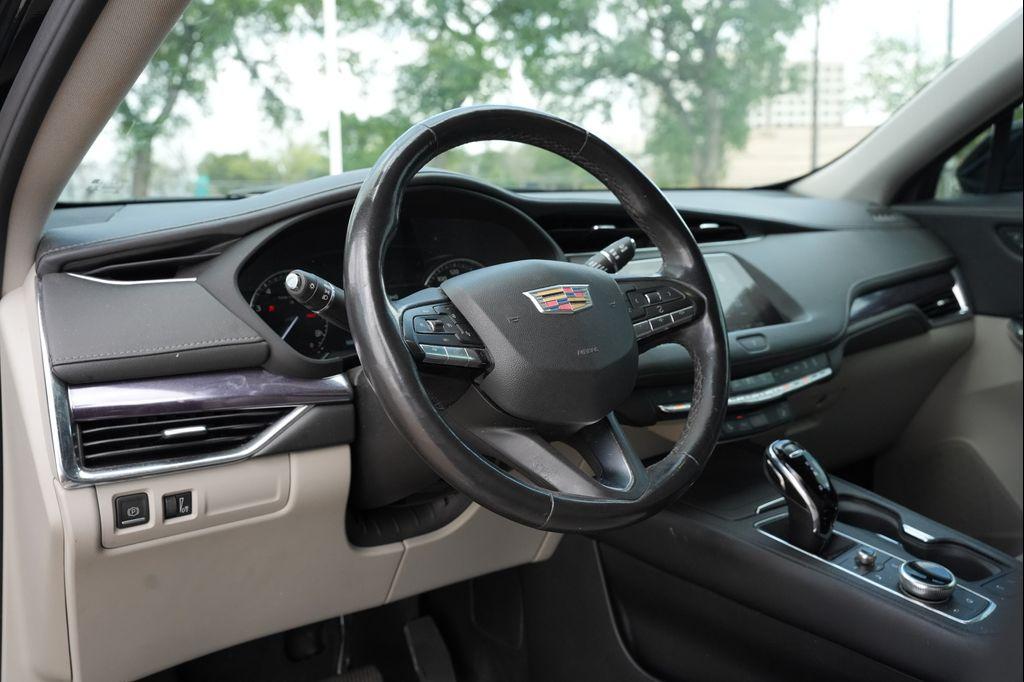 used 2023 Cadillac XT4 car, priced at $25,977