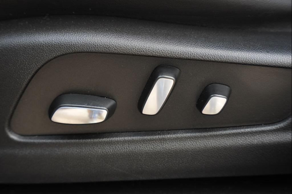 used 2023 Cadillac XT6 car, priced at $31,051