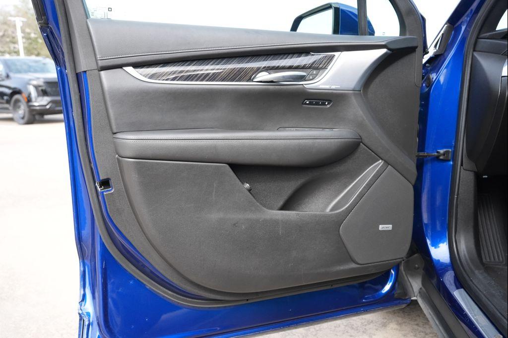 used 2023 Cadillac XT6 car, priced at $31,051