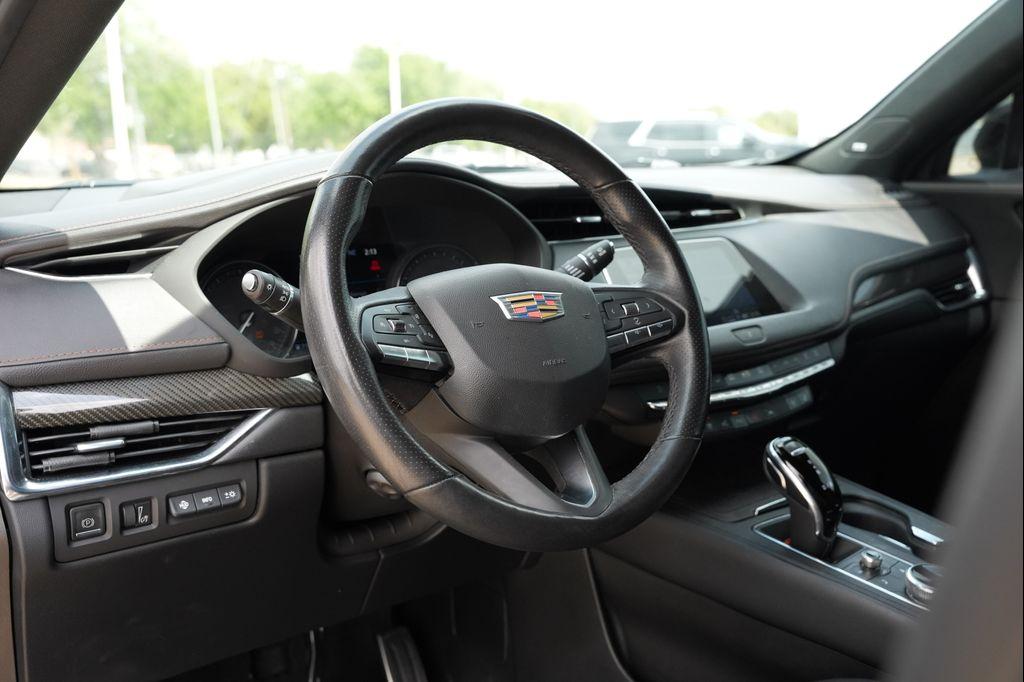 used 2022 Cadillac XT4 car, priced at $22,977