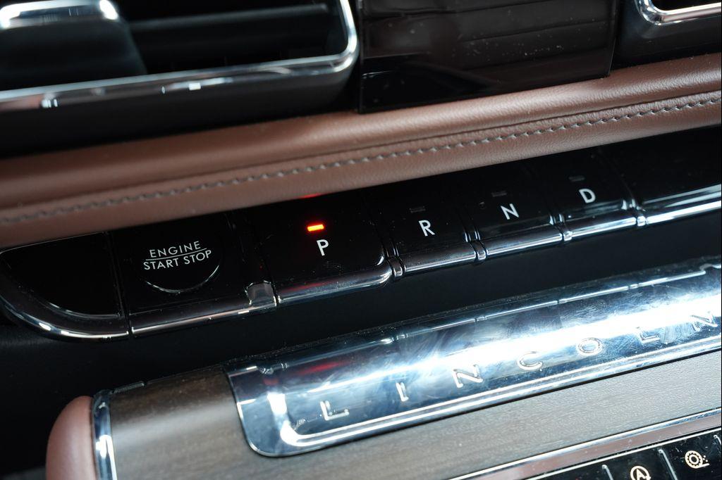 used 2025 Lincoln Aviator car, priced at $61,977