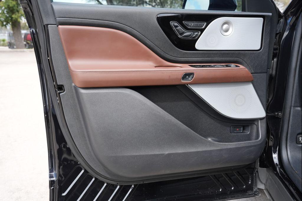 used 2025 Lincoln Aviator car, priced at $61,977