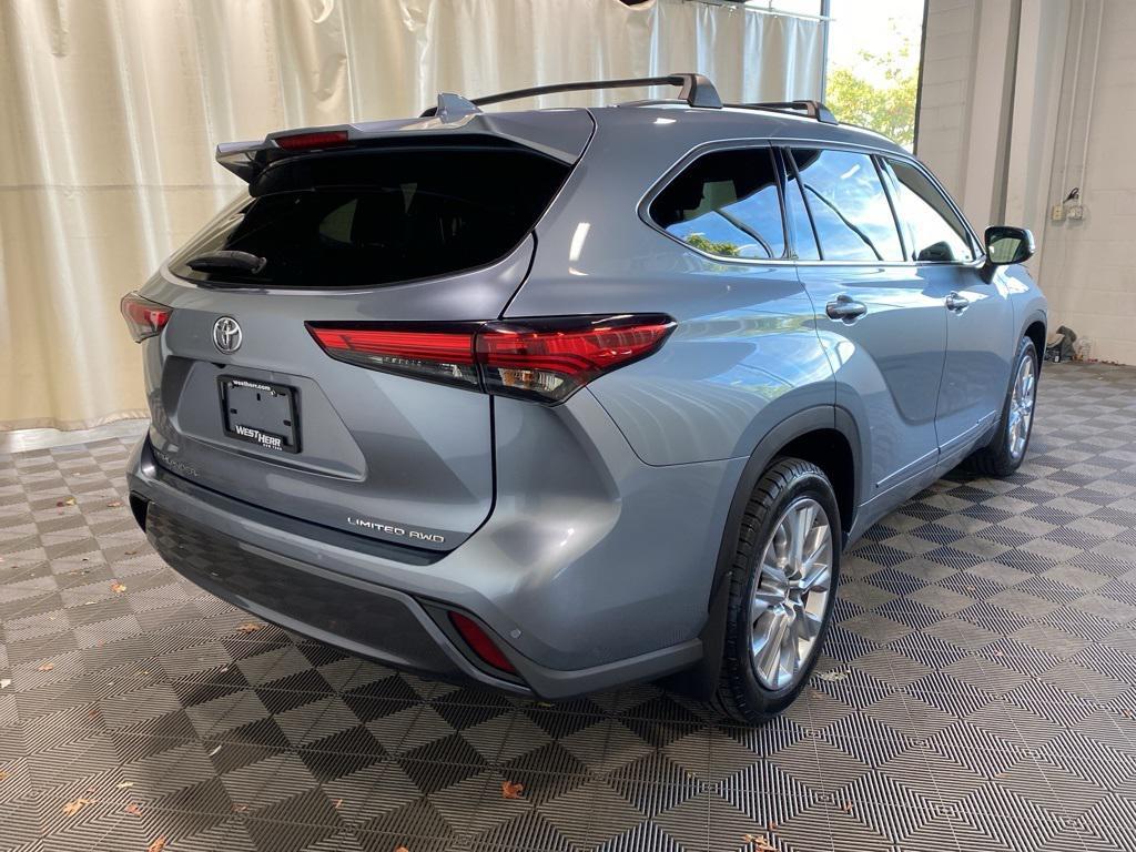 used 2020 Toyota Highlander car, priced at $25,999