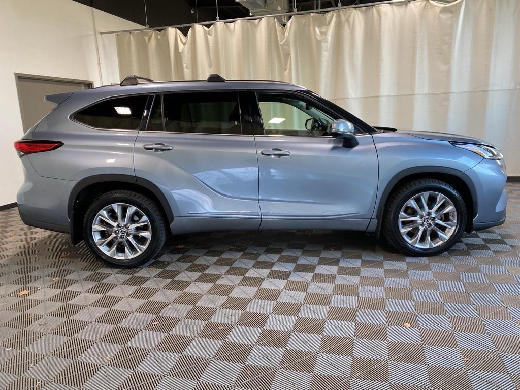 used 2020 Toyota Highlander car, priced at $25,999