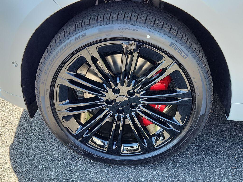 new 2026 Land Rover Range Rover Sport car, priced at $138,685