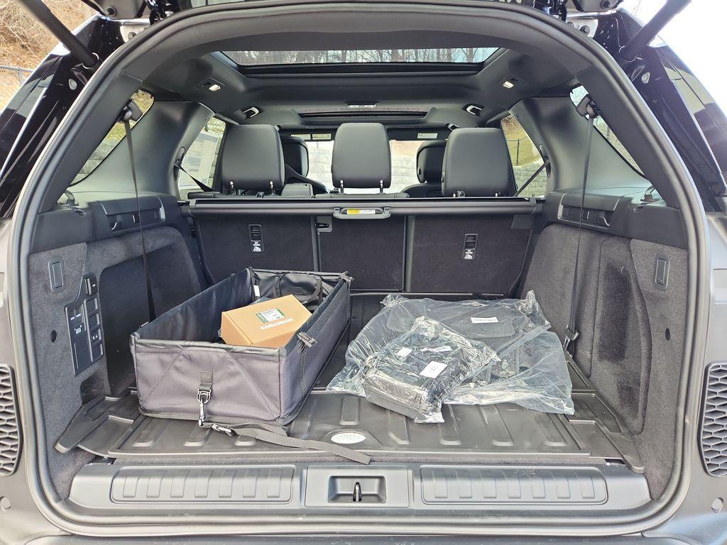 new 2026 Land Rover Discovery car, priced at $65,481