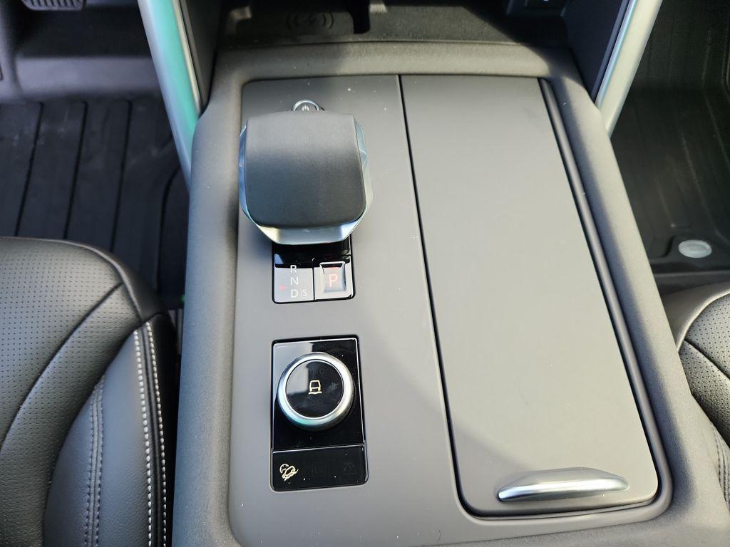 new 2026 Land Rover Discovery car, priced at $65,481