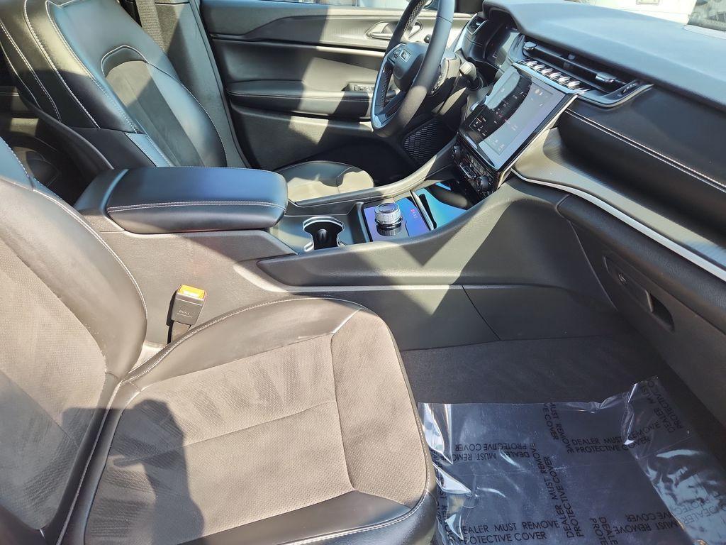 used 2024 Jeep Grand Cherokee car, priced at $32,495