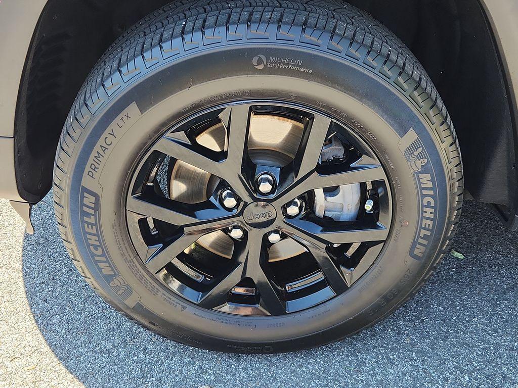 used 2024 Jeep Grand Cherokee L car, priced at $35,665